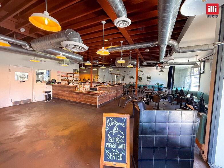 4720-4722 Woodman Ave, Sherman Oaks, CA for lease - Building Photo - Image 2 of 4