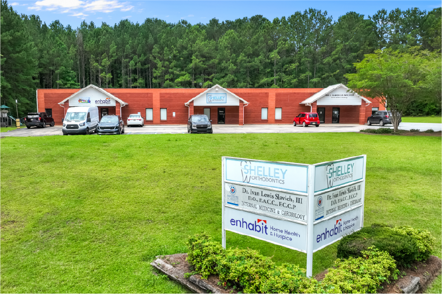 207 Fob James Dr, Valley, AL à vendre - Photo du bâtiment - Image 3 de 4
