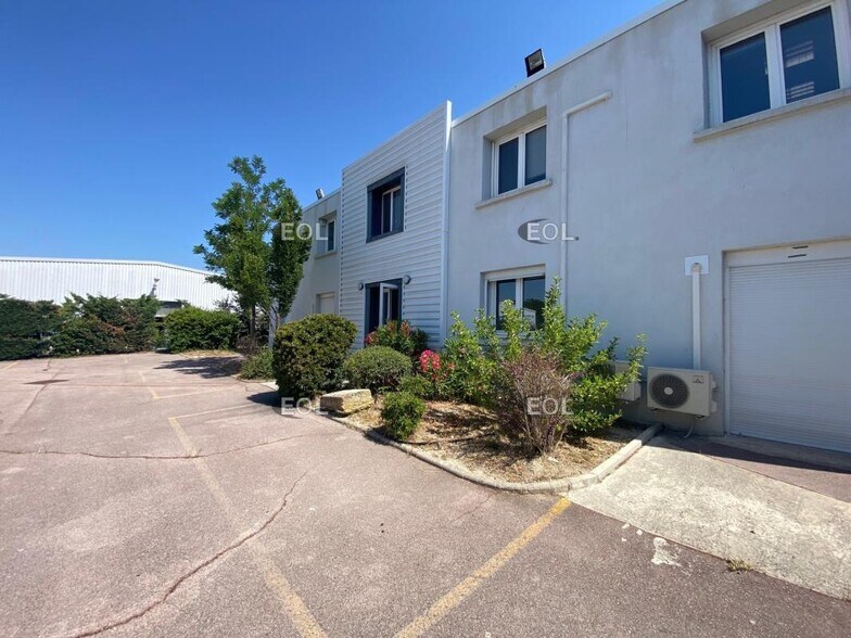 Office in Aix-en-Provence for lease - Building Photo - Image 2 of 6