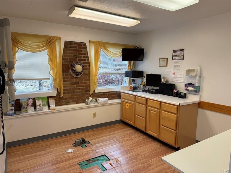 140 Eastern Blvd, Watertown, NY à vendre - Photo du bâtiment - Image 2 de 14