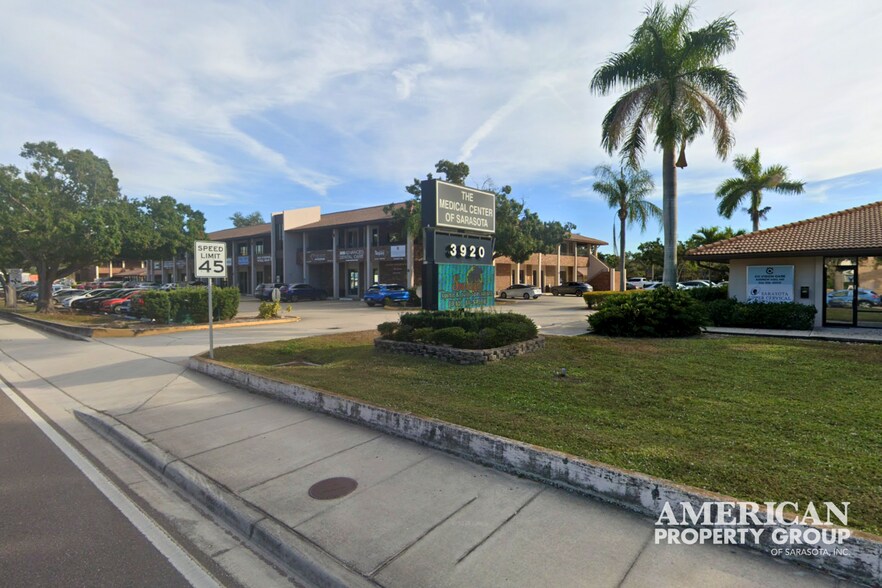 3920 Bee Ridge Rd, Sarasota, FL à louer - Photo du bâtiment - Image 2 de 7