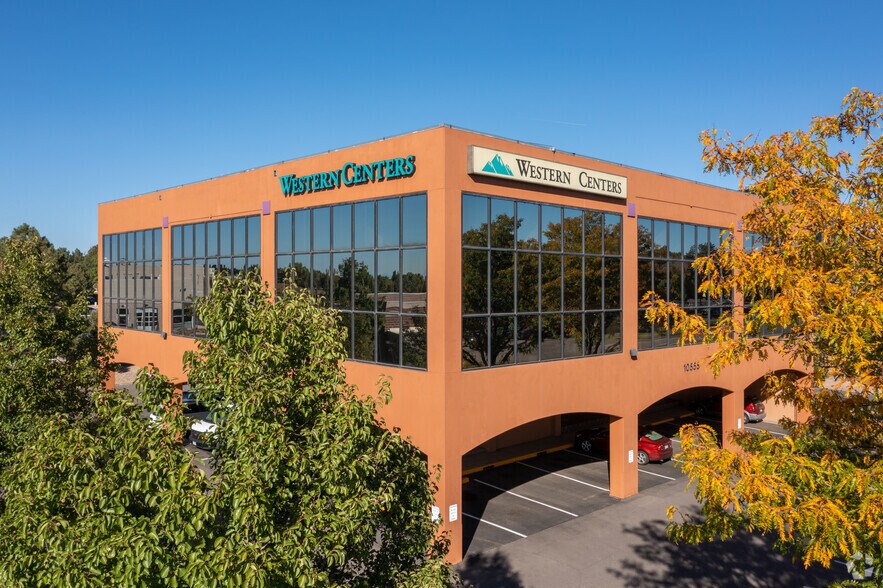 10555 E Dartmouth Ave, Aurora, CO à louer - Photo du bâtiment - Image 3 de 5