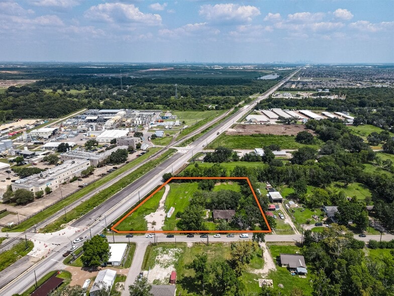 119 E Dallas St, Fresno, TX for sale - Building Photo - Image 2 of 5