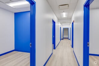 690 N Cofco Center Ct, Phoenix, AZ for lease Interior Photo- Image 2 of 3