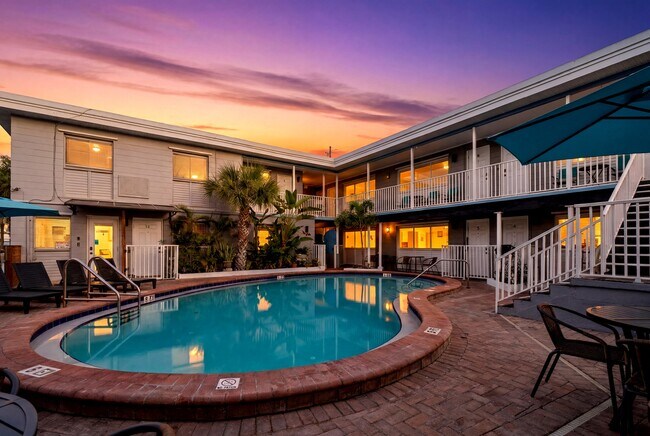 Plus de détails pour 11965 Gulf Blvd, Treasure Island, FL - Services hôteliers à vendre
