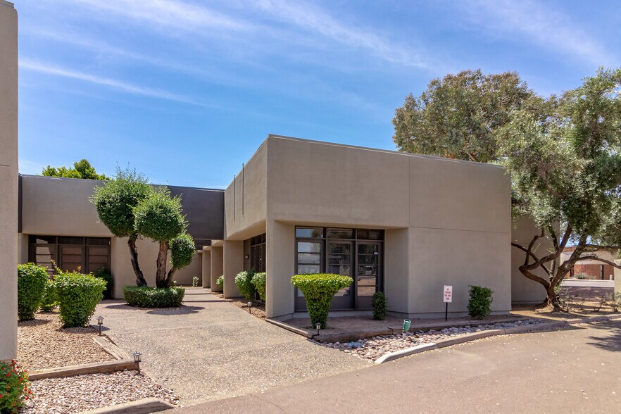 8075 E Morgan Trl, Scottsdale, AZ à louer - Photo du bâtiment - Image 2 de 13