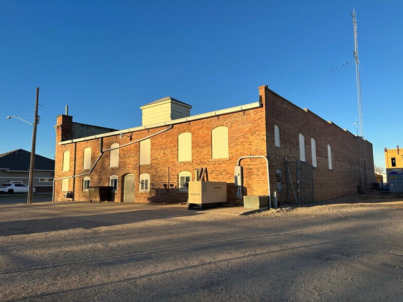 122 W Main St, Elk Point, SD for lease - Building Photo - Image 3 of 18