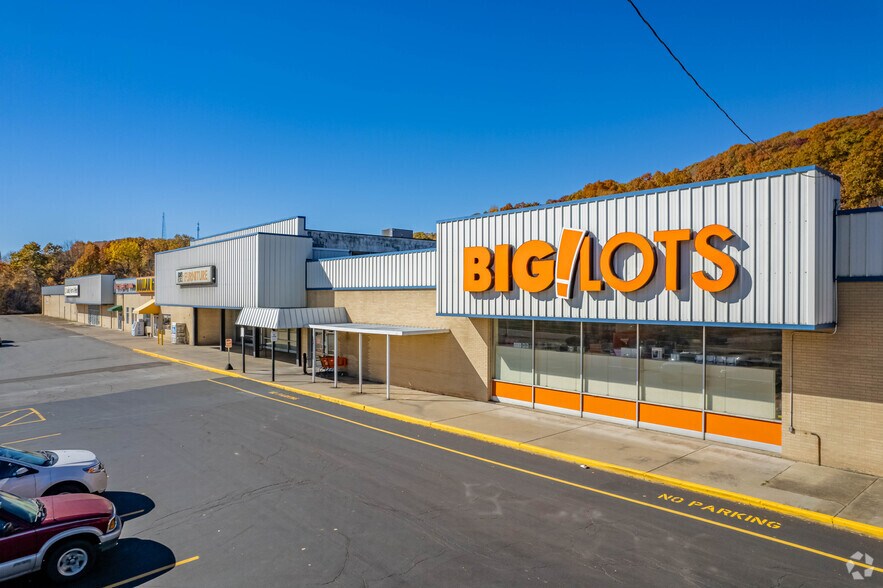 697 Allegheny Blvd, Franklin, PA à louer - Photo du bâtiment - Image 2 de 13