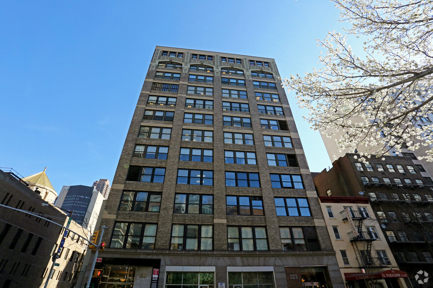 317 E 34th St, New York, NY for lease - Building Photo - Image 3 of 12