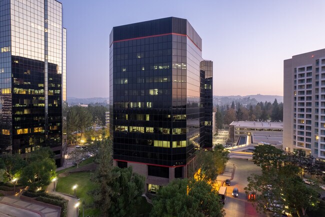 More details for 21800 Oxnard St, Woodland Hills, CA - Office for Lease