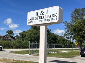 16121 Pine Ridge Rd, Fort Myers FL - Entrepôt