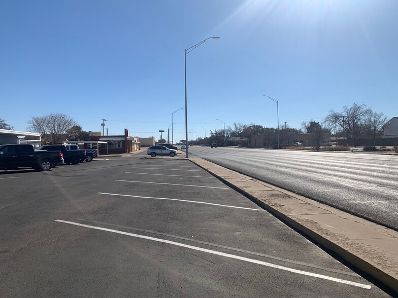 2807-2813 Avenue Q, Lubbock, TX for lease - Building Photo - Image 3 of 22