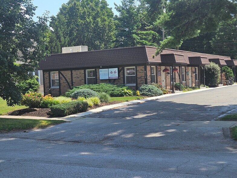 6117 N College Ave, Indianapolis, IN for lease - Building Photo - Image 1 of 14