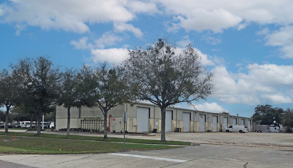 2800-2848 S Mellonville Ave, Sanford, FL à louer - Photo du bâtiment - Image 1 de 2