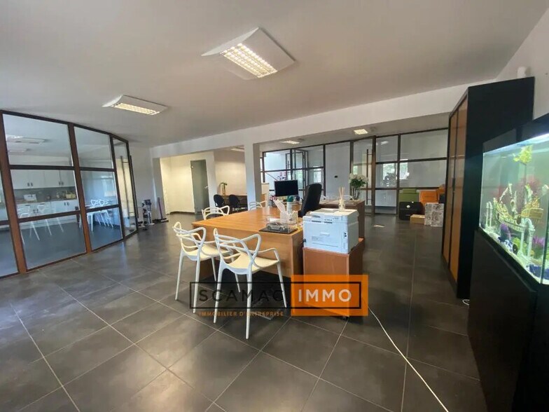 Office in Rousset for lease - Building Photo - Image 3 of 5