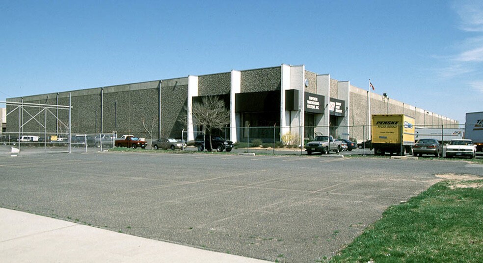 16-20 Executive Ave, Edison, NJ à louer - Photo du bâtiment - Image 2 de 3