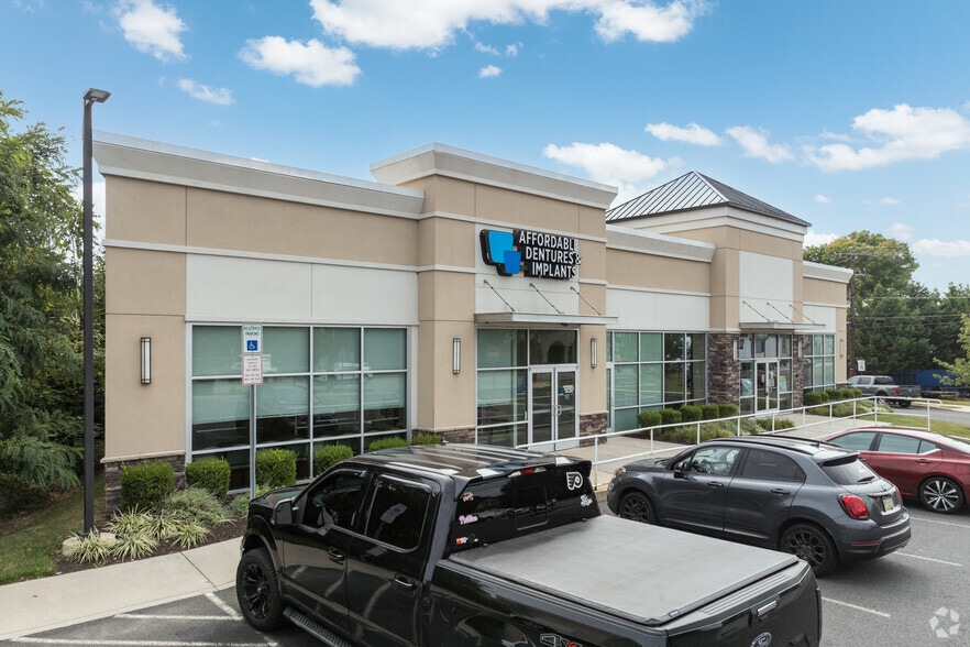 818 Macdade Blvd, Folsom, PA for lease - Building Photo - Image 2 of 14