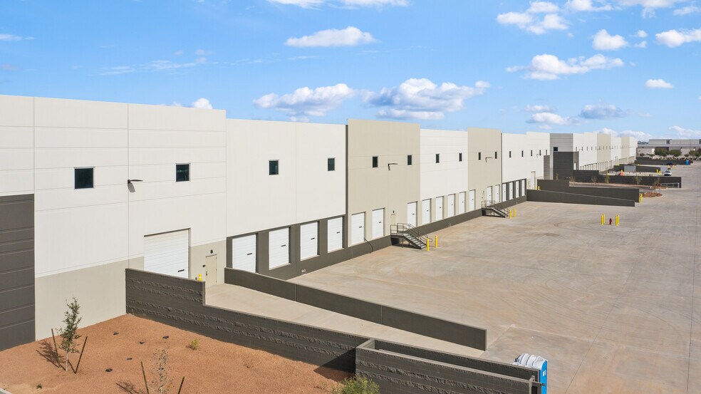 855 N 107th Ave, Avondale, AZ for lease - Building Photo - Image 2 of 4
