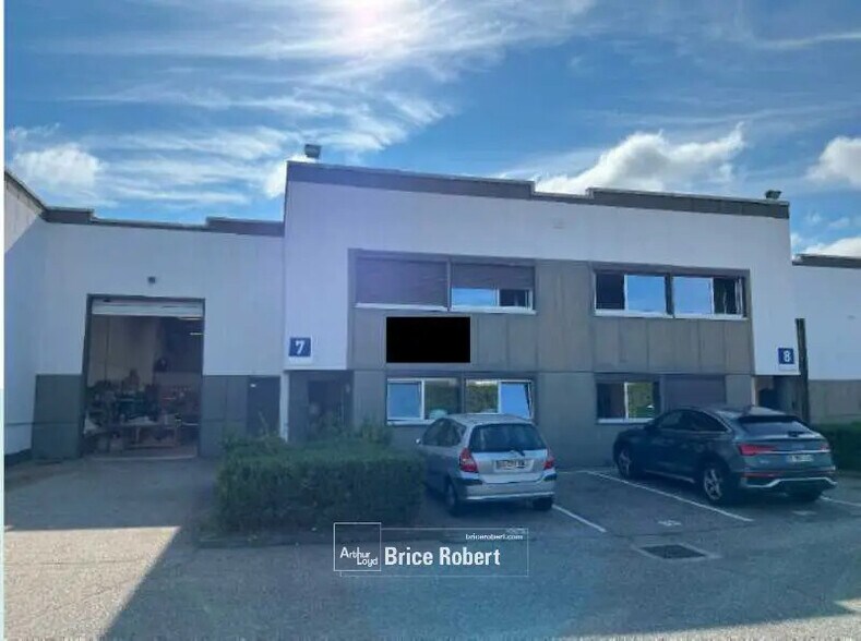 Bureau dans Décines-Charpieu à louer - Photo du bâtiment - Image 2 de 10