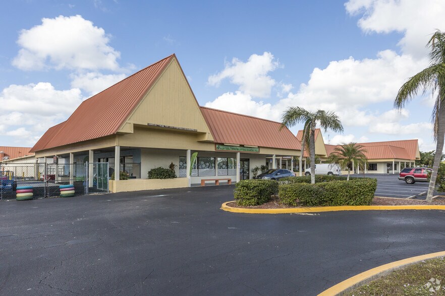 3580-3598 Evans Ave, Fort Myers, FL à louer - Photo principale - Image 1 de 8