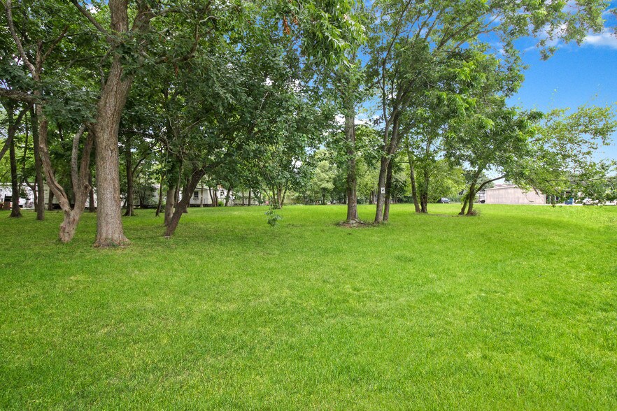 205 Reynolds Ave, League City, TX à vendre - Photo du bâtiment - Image 2 de 5