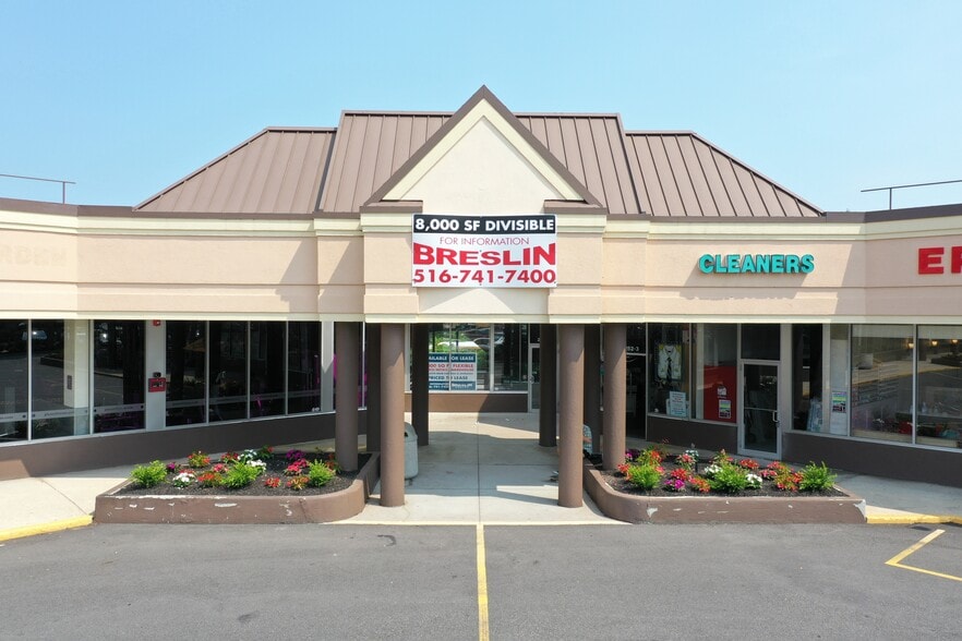 248-268 W Montauk Hwy, Hampton Bays, NY for lease - Building Photo - Image 3 of 13