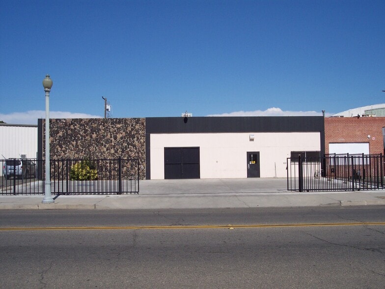 1927 S Van Ness Ave, Fresno, CA for lease - Building Photo - Image 2 of 7