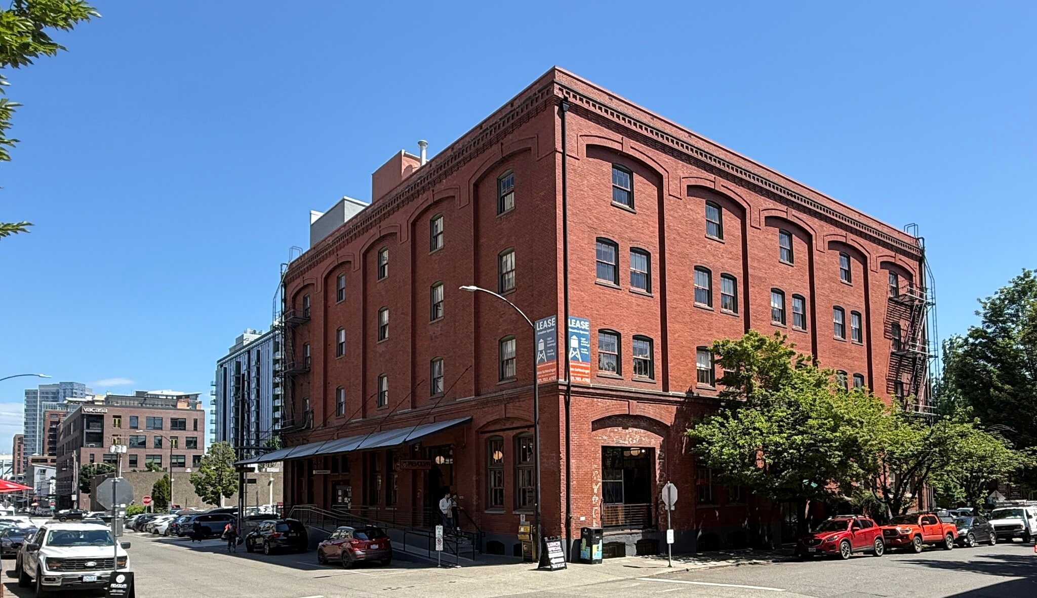 1231 NW Hoyt St, Portland, OR for lease Building Photo- Image 1 of 44