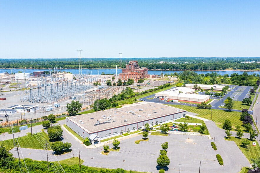 302 Commerce Square Blvd, Burlington, NJ for lease - Building Photo - Image 2 of 2