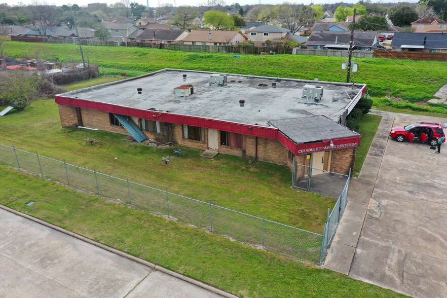11526 Walters Rd, Houston, TX for lease - Building Photo - Image 2 of 7