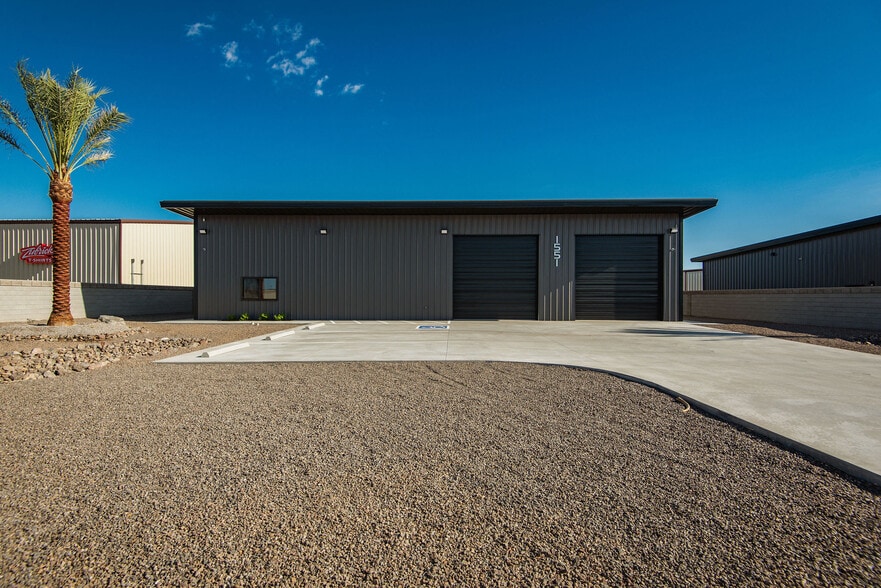 1551 E World Blvd, Fort Mohave, AZ à vendre - Photo du bâtiment - Image 1 de 37