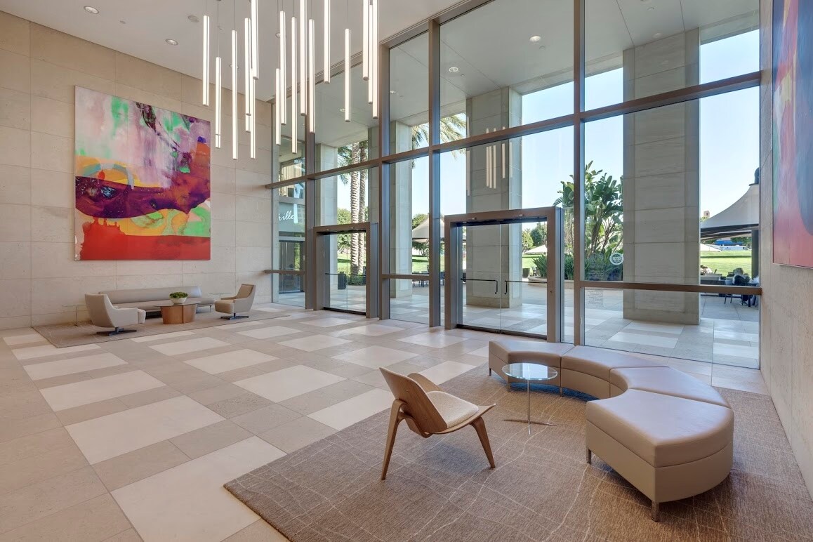 300 Spectrum Center Dr, Irvine, CA à louer Photo intérieure- Image 1 de 7