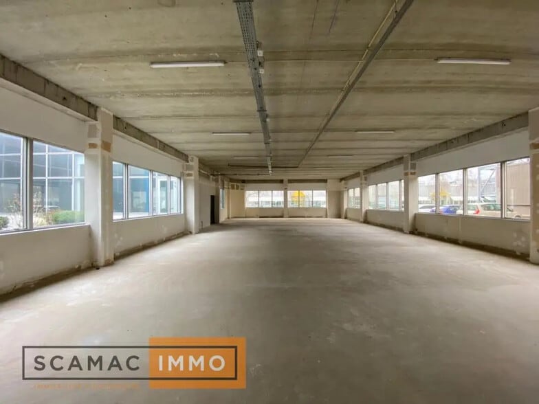 Office in Les Ulis for lease - Interior Photo - Image 3 of 8