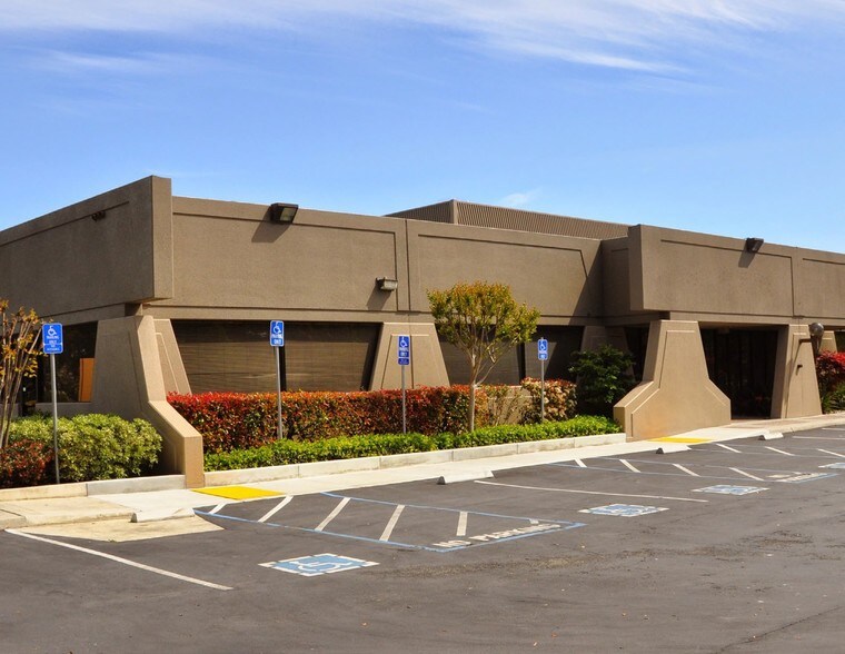 352 E Java Dr, Sunnyvale, CA for lease - Primary Photo - Image 1 of 8