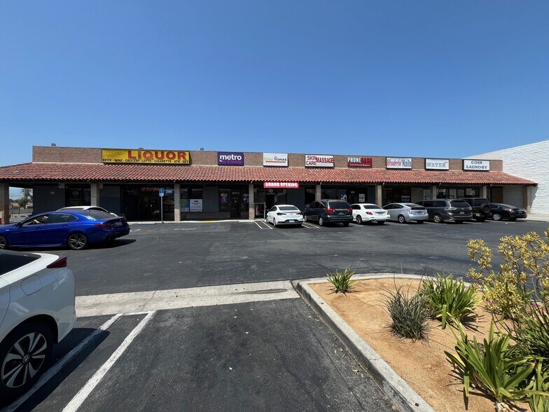 1027-1047 E Amar Rd, West Covina, CA à louer - Photo du bâtiment - Image 1 de 2