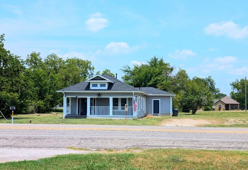 802 E Broad St, Forney, TX à vendre - Photo du bâtiment - Image 2 de 9