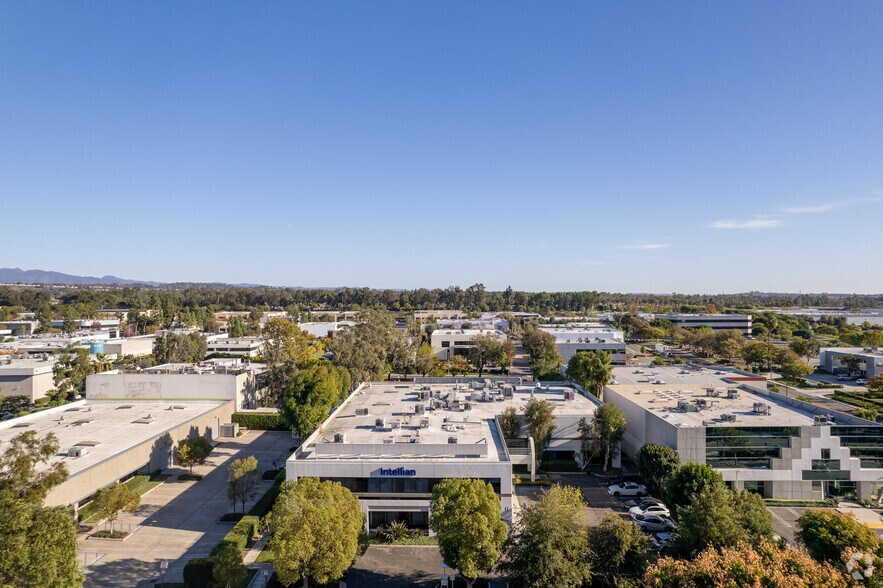 11 Studebaker, Irvine, CA for lease - Building Photo - Image 2 of 6