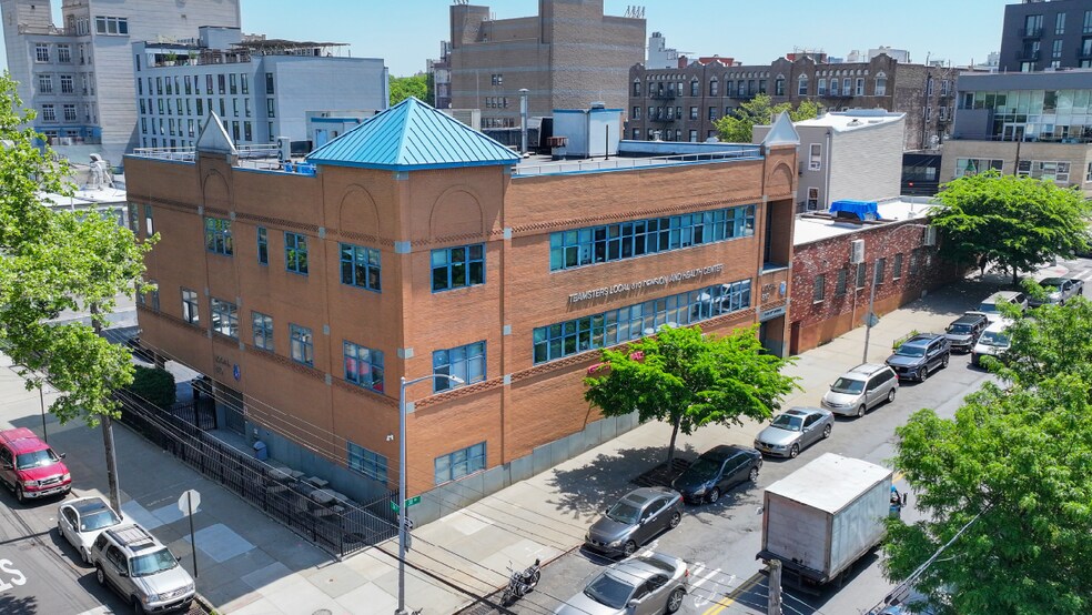 2409 38th Ave, Long Island City, NY à louer - Photo du bâtiment - Image 1 de 6