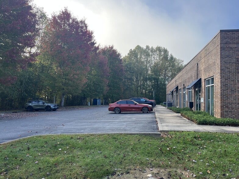 188 Medical Park Dr, Brevard, NC for lease - Building Photo - Image 2 of 4