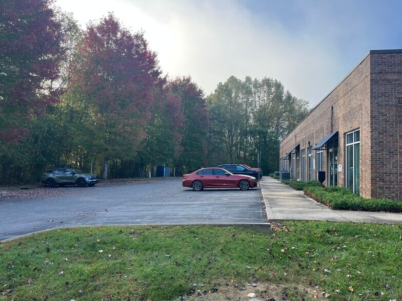 188 Medical Park Dr, Brevard, NC à louer - Photo du bâtiment - Image 2 de 4