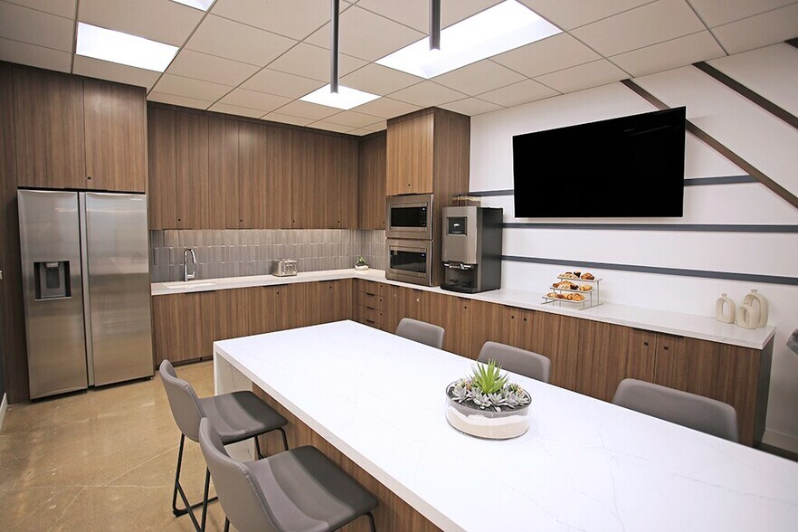 4000 MacArthur Blvd, Newport Beach, CA à louer - Photo du bâtiment - Image 3 de 5