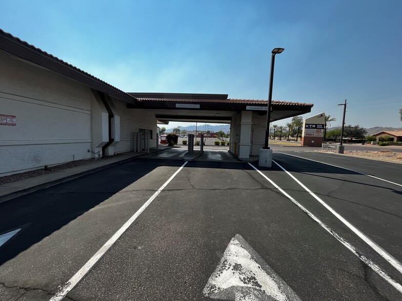 5065 E Elliot Rd, Phoenix, AZ for lease - Building Photo - Image 3 of 15