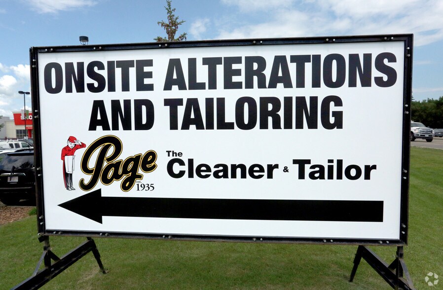 140 St Albert Trl, St. Albert, AB à louer - Photo du bâtiment - Image 3 de 5