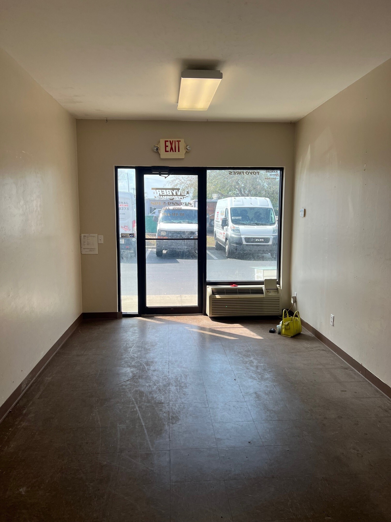 932 NE 24th Ln, Cape Coral, FL for lease Interior Photo- Image 1 of 5