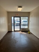 932 NE 24th Ln, Cape Coral, FL for lease Interior Photo- Image 1 of 5