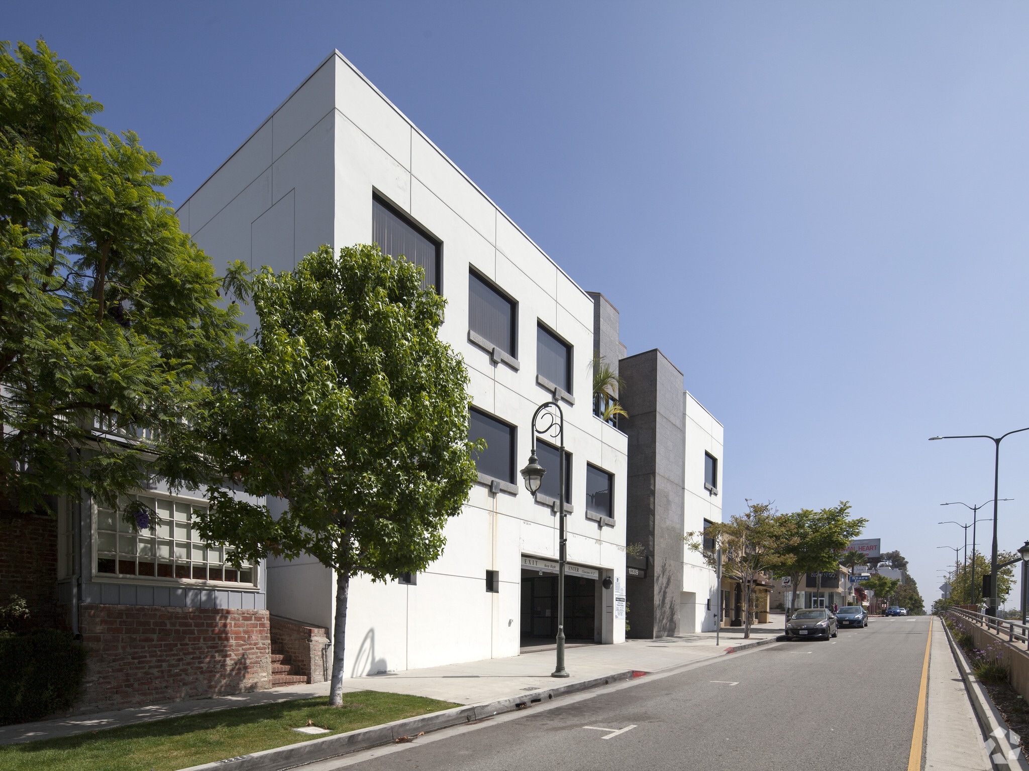 10309 Santa Monica Blvd, Los Angeles, CA for lease Primary Photo- Image 1 of 6