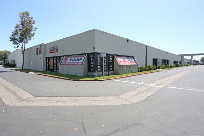 Plus de détails pour 2720-2796 E Miraloma Ave, Anaheim, CA - Industriel à louer