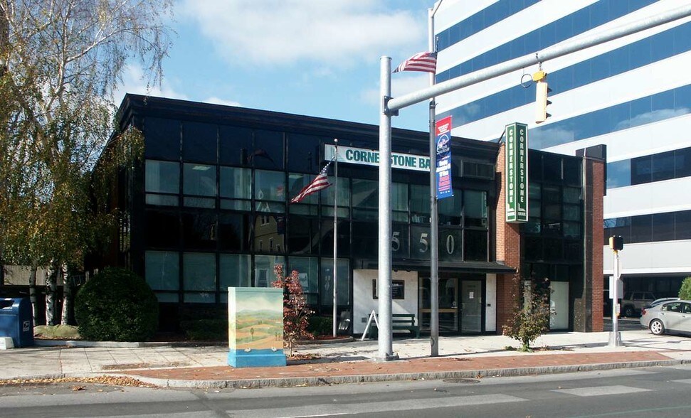 550 Summer St, Stamford, CT à louer - Photo du bâtiment - Image 2 de 4