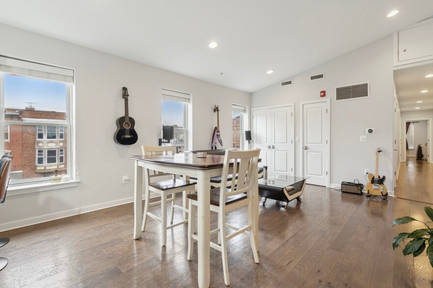 3rd & Girard, Philadelphia, PA for sale - Interior Photo - Image 3 of 16