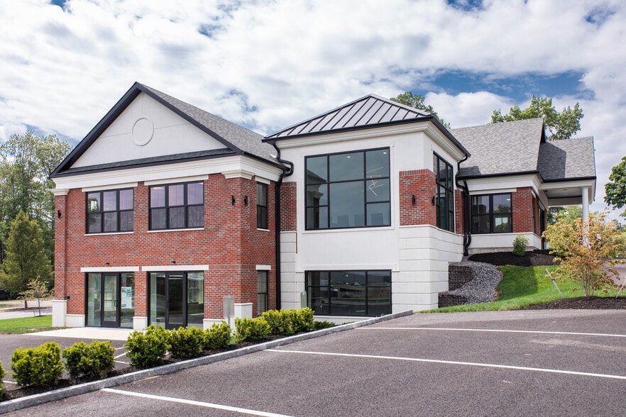 65 Saratoga Rd, Glenville, NY à louer - Photo du bâtiment - Image 1 de 10